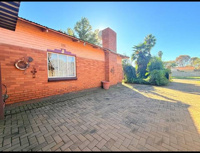 3 BEDROOM HOUSE FOR SALE IN VANDERBIJLPARK CE 1